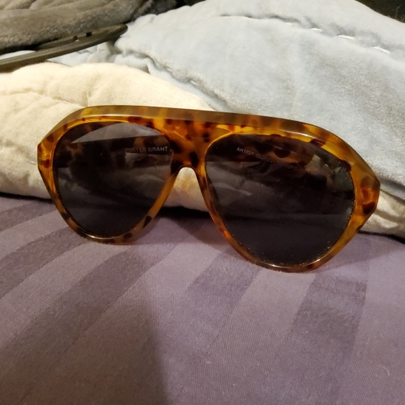 Foster Grant Designer Style Sunglasses Tortoise Frame Gray Lens   G22-2 - Picture 2 of 6